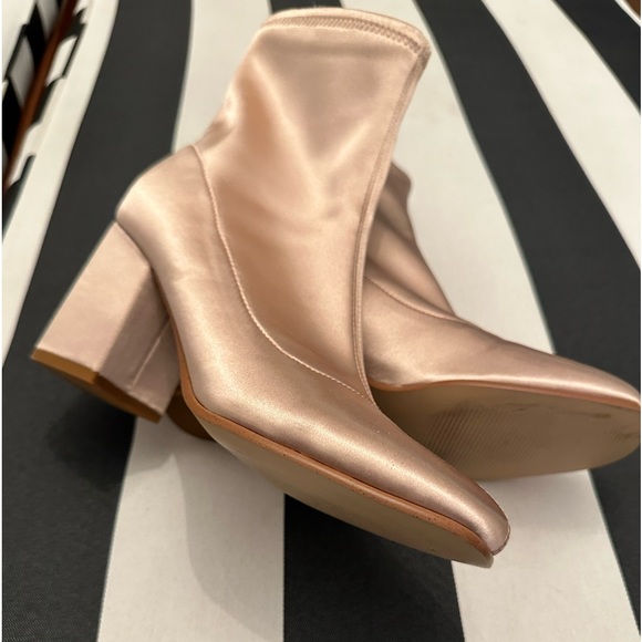 BNWTS Marc Fisher satiny nude pinkish zipper sock ankle bootie Sz 36 1/2 - Picture 5 of 7